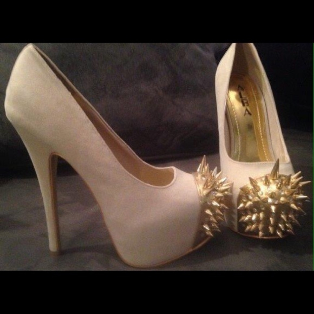 Spike toed platform heels Alba size 6.5